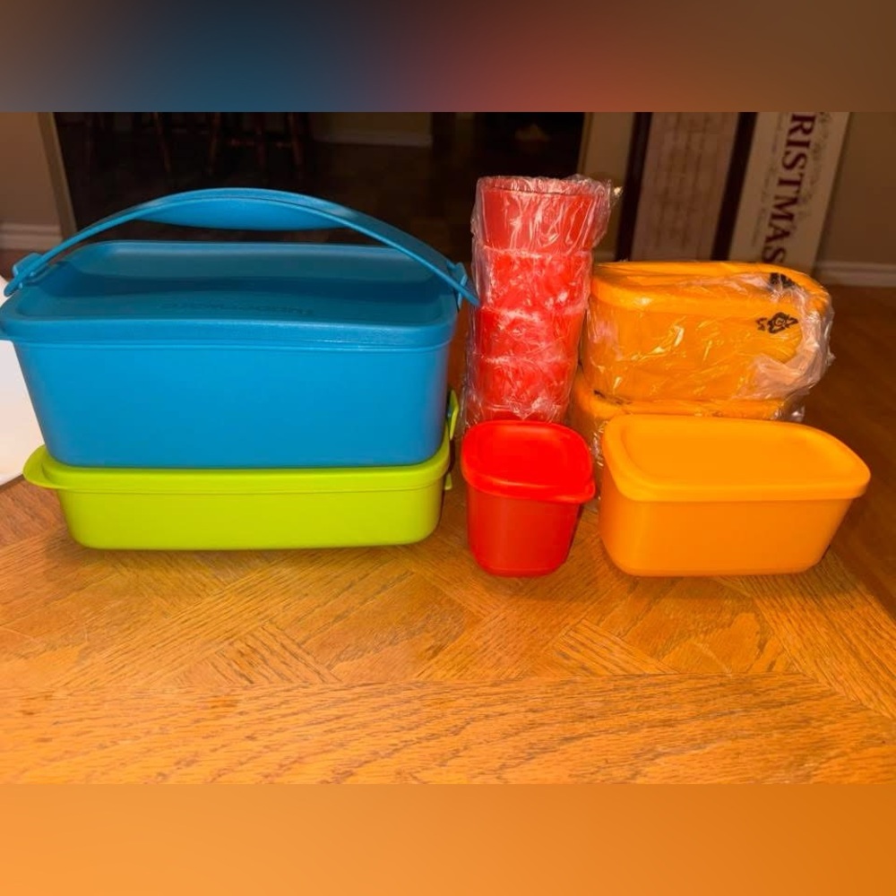 New Tupperware pack and carry 11 piece set - Picture 2 of 2